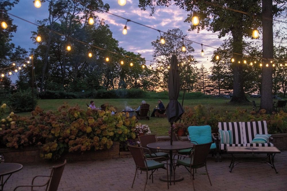 Cromwell Manor Inn 1