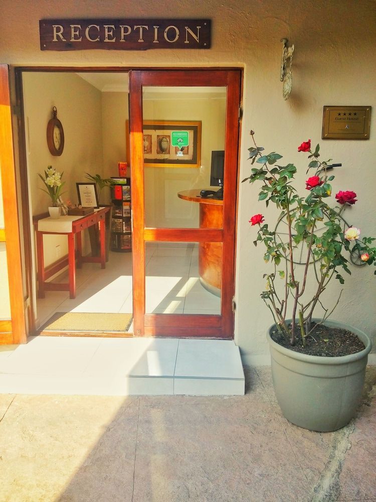 Dunton Guest House 1
