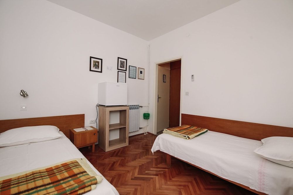 Apartments & Rooms Peranic 2
