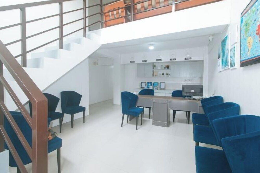 RedDoorz @ Qhouzz near PUP 2