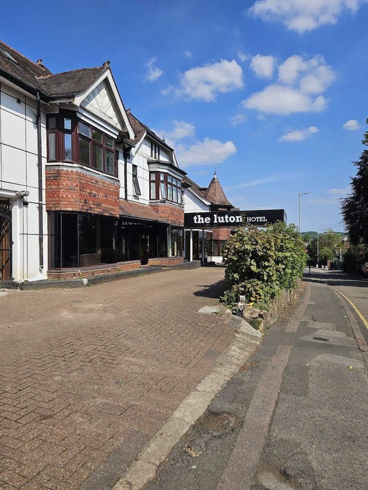 OYO The Luton Hotel 1