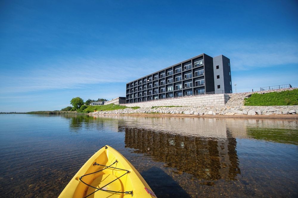 Terrace Bay Hotel - Lakefront 1