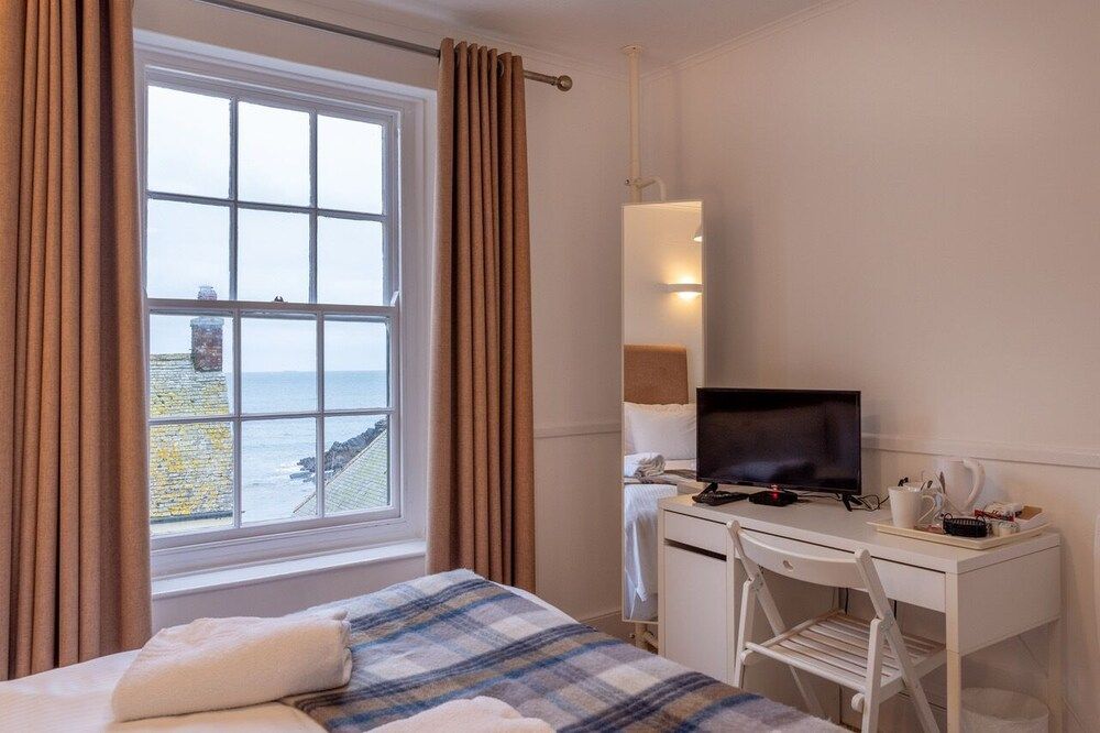 Cadgwith Cove Inn 2