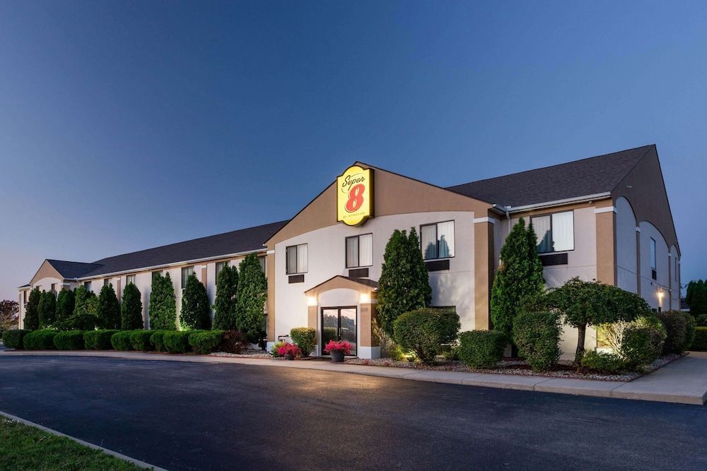 Super 8 by Wyndham Goshen 1
