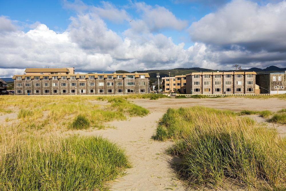 Ebb Tide Oceanfront Inn 1