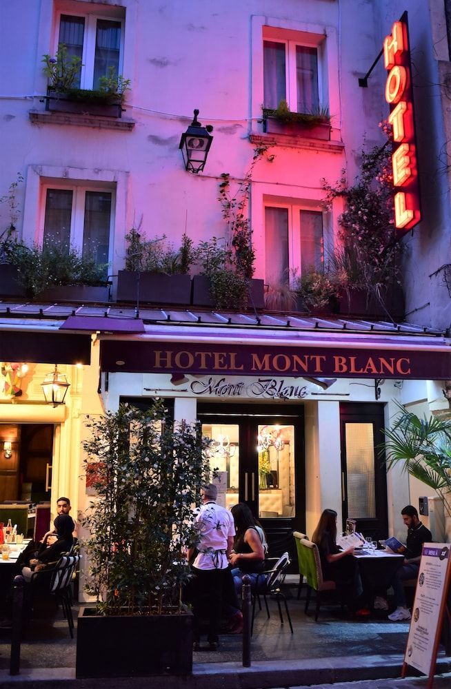 Hôtel du Mont Blanc 1