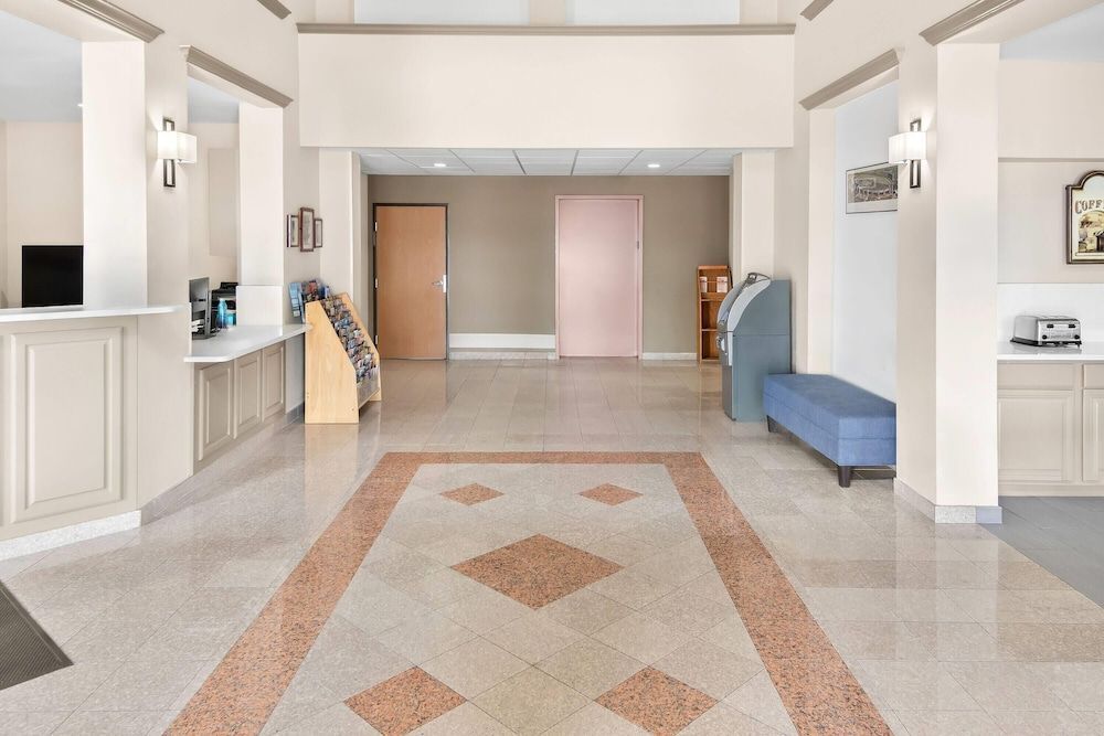 Super 8 by Wyndham Fort Worth Stockyards 2