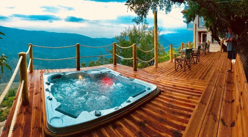 AlmondHouse Suites with Fireplace - ADULTS ONLY 1