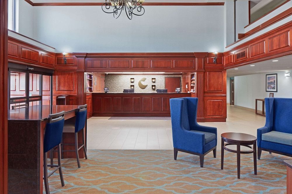 Comfort Suites Outlet Center 2