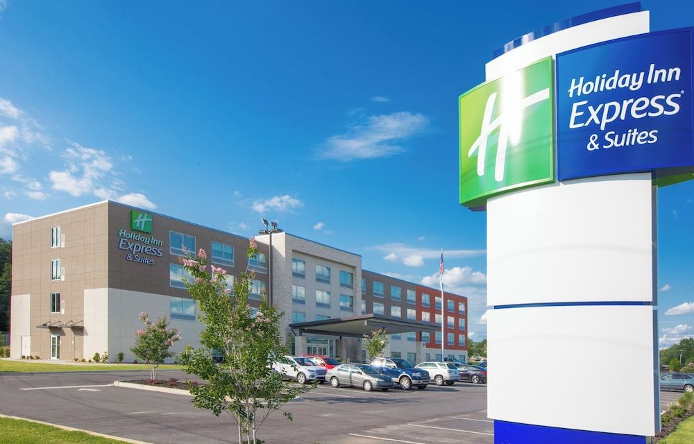 Holiday Inn Express & Suites GREENWOOD MALL by IHG 1
