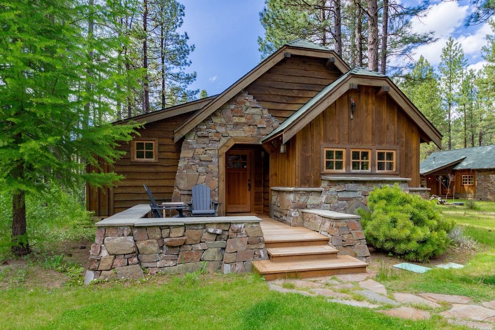 Lake Creek Lodge 1