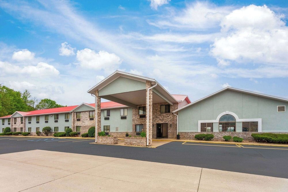 Super 8 by Wyndham Mt. Vernon 1