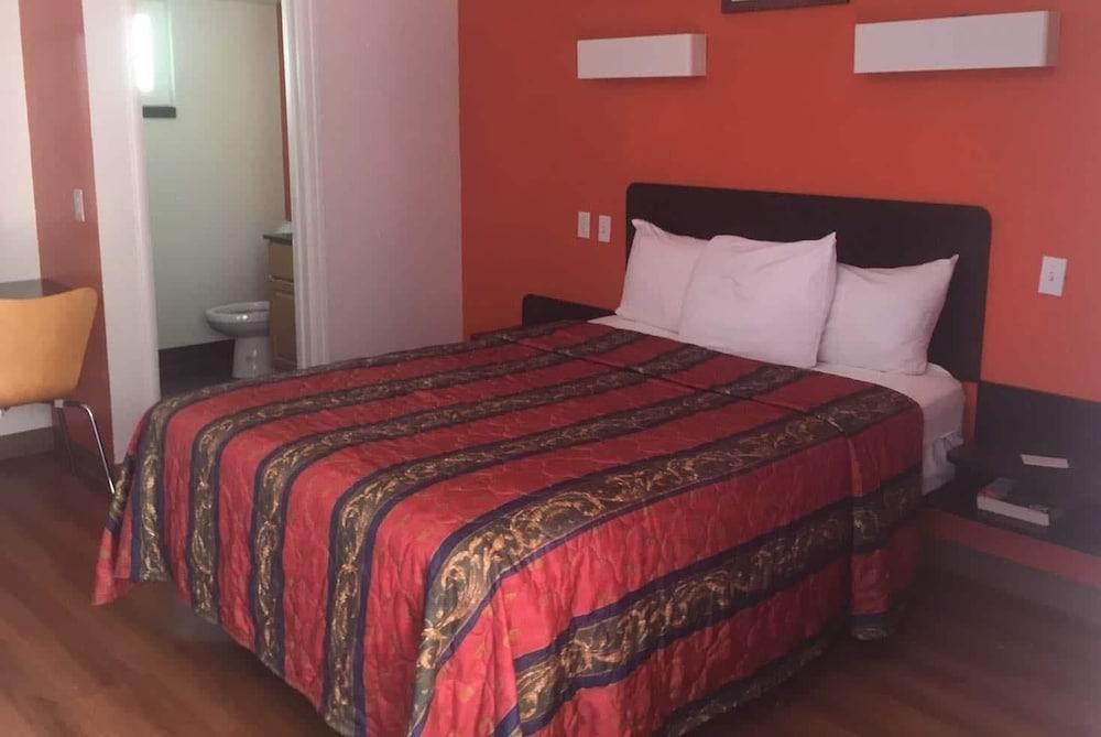 Travelodge by Wyndham Sacramento Convention Center 2