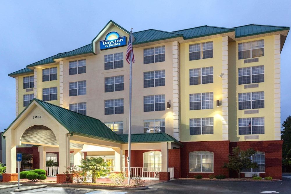 Days Inn & Suites by Wyndham Tucker/Northlake 1