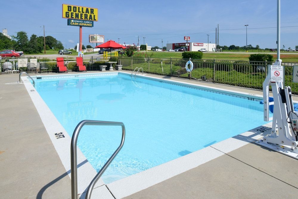Briarwood Inn Of Geneva 1