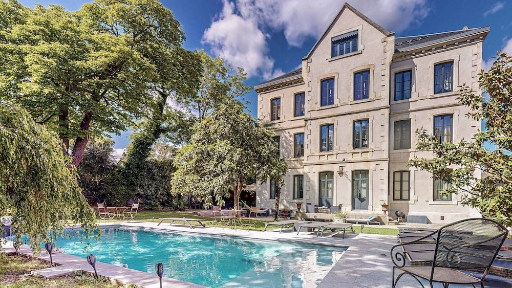 Demeure Saint Louis Historic manor, air-conditioned, free private parking, City 700m, WIFI, view 1