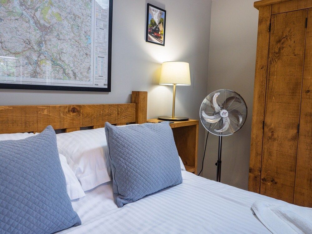1 Bed Studio in Two Dales, Near Matlock & Bakewell 1