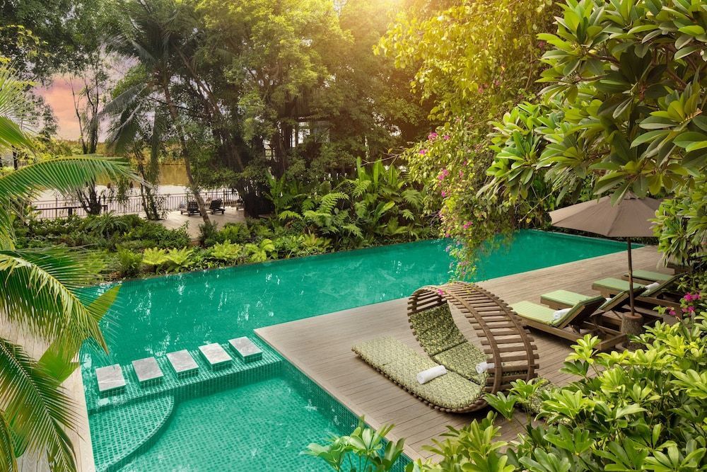 An Lam Retreats Saigon River 1