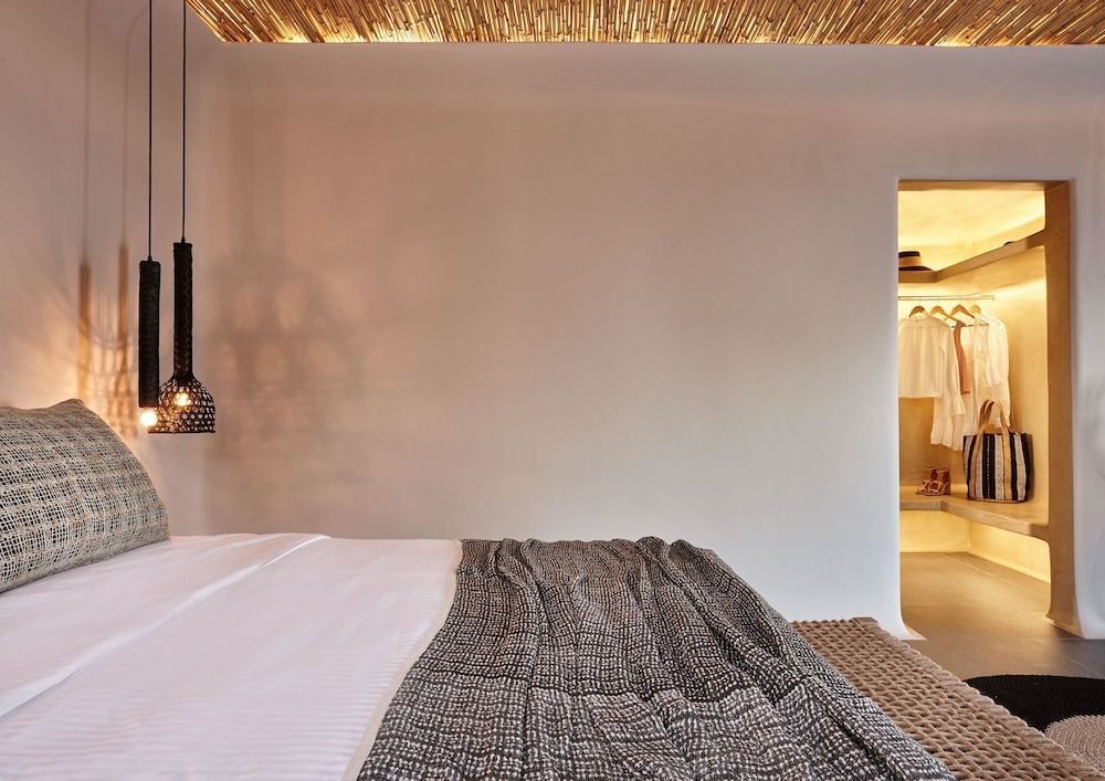 Incognito Beach Villa Santorini 2