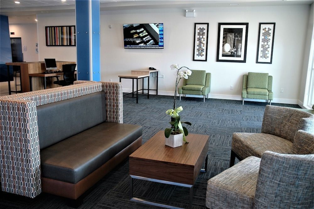 Holiday Inn Express & Suites EDMONTON SW – WINDERMERE by IHG 1