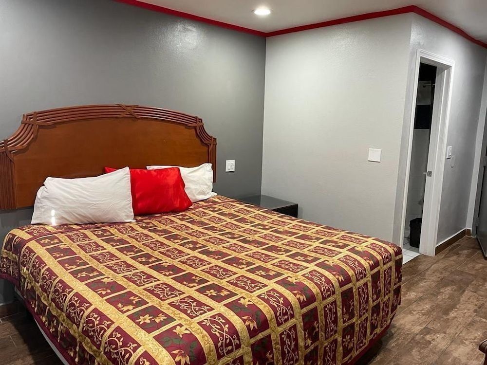 Broadway Inn Motel 2