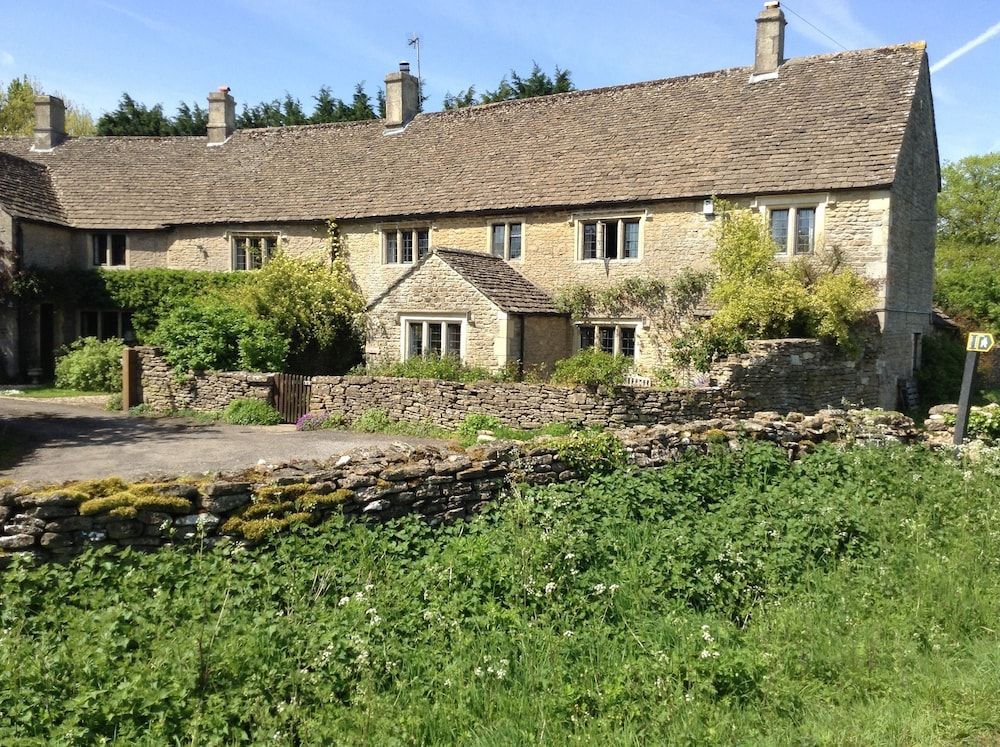 189 April Cottage 1