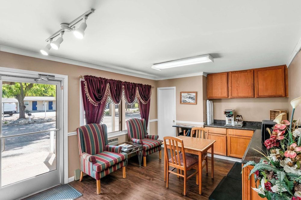 Americas Best Value Inn Jonesville/Hillsdale 2