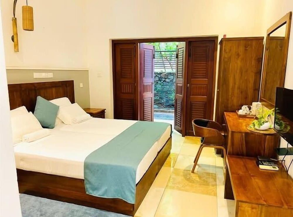 Paris - Matara - Grand Rockland Hotel - Matara