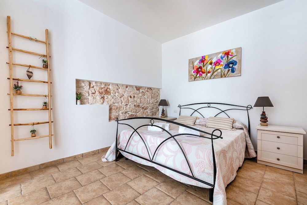 Helios Room 1
