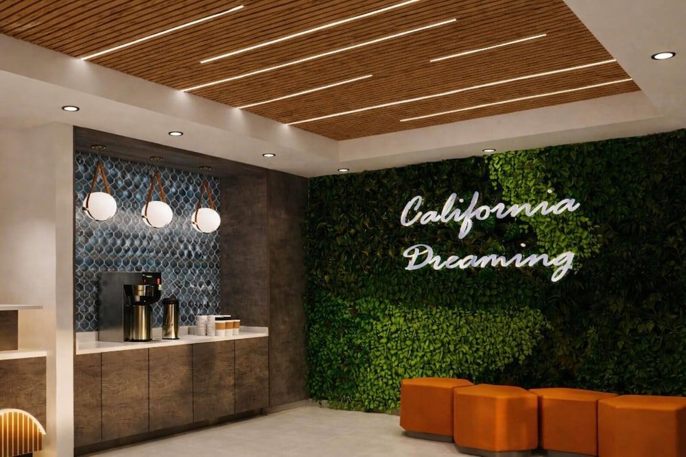 La Quinta Inn and Suites by Wyndham Torrance Redondo Beach 2