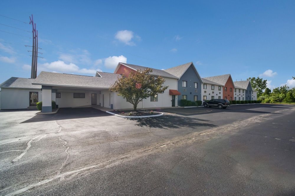 Ramada by Wyndham Effingham 1
