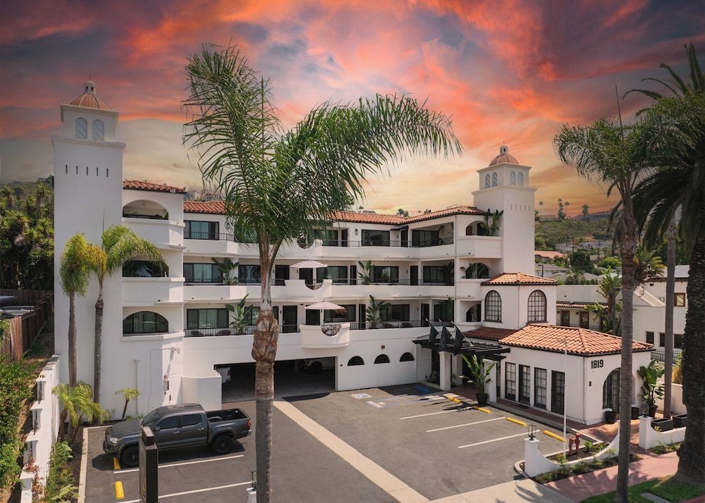 The Surfbreak Hotel 1