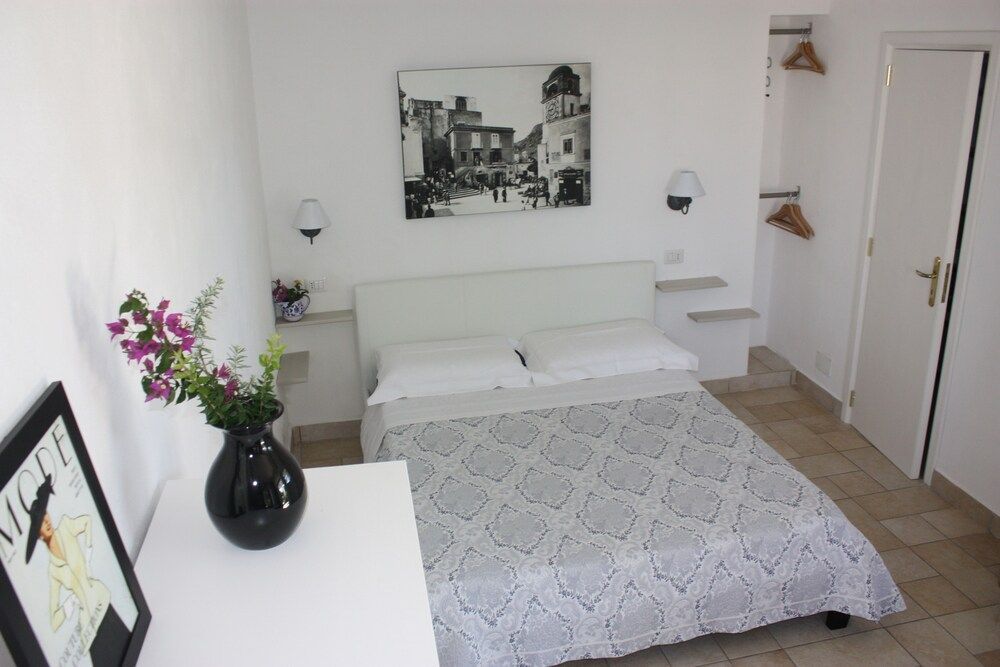 Casetta Minghitto Relaxing rooms in Capri 1