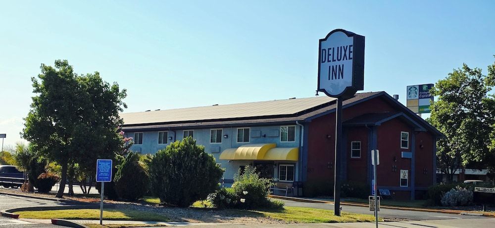 Deluxe Inn Willows 1