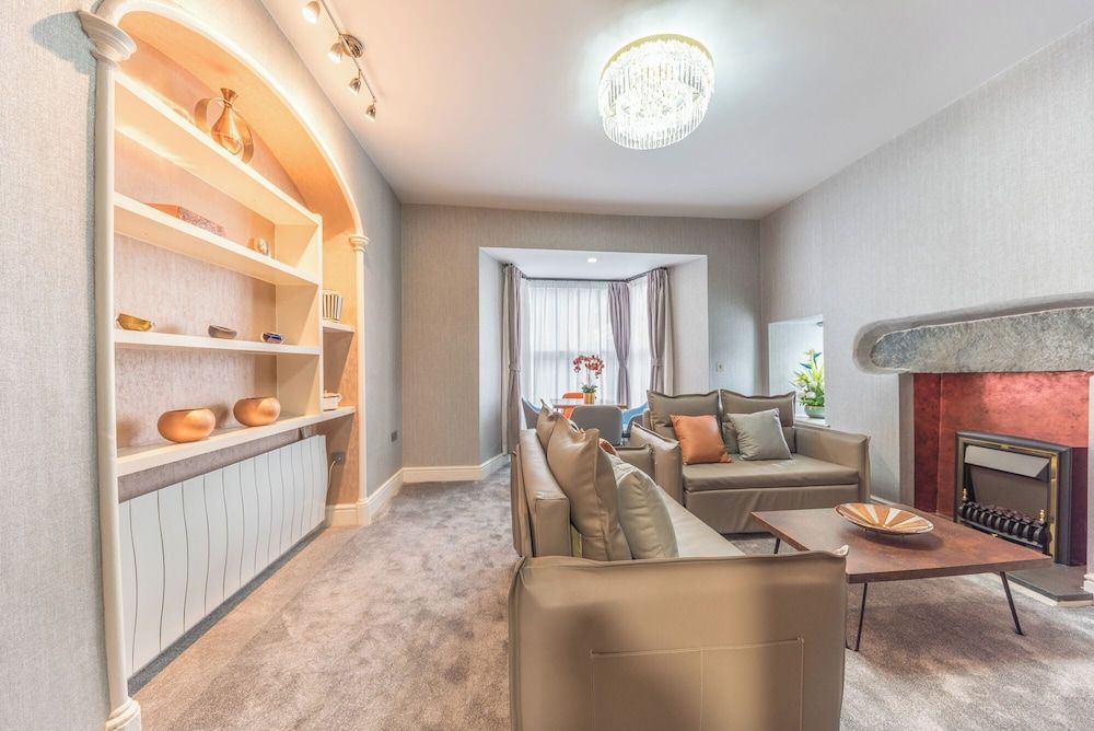 The Old Stamp House Retreat - Three En-suite Bedrooms with Parking 1