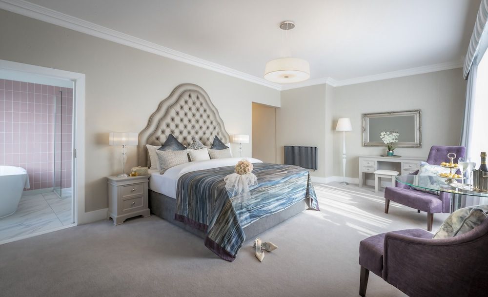 Shoreline Hotel 2