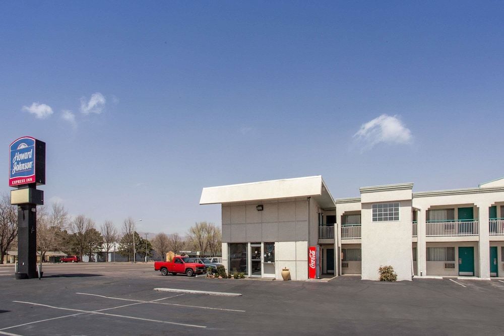 Howard Johnson by Wyndham Colorado Springs 1