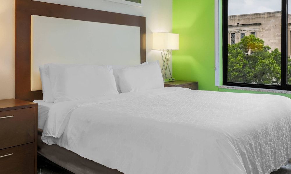 Holiday Inn Express & Suites FORT WORTH DOWNTOWN by IHG 2