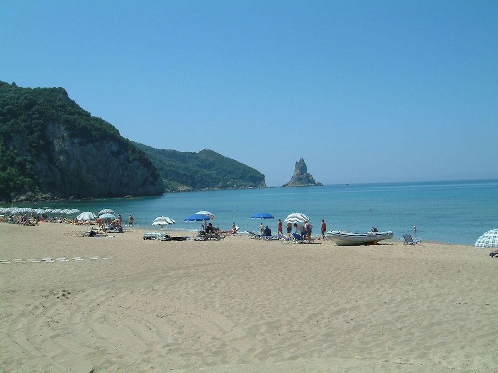 Holiday Studio Apartments yannis on the beach of Agios Gordios in Corfu 1