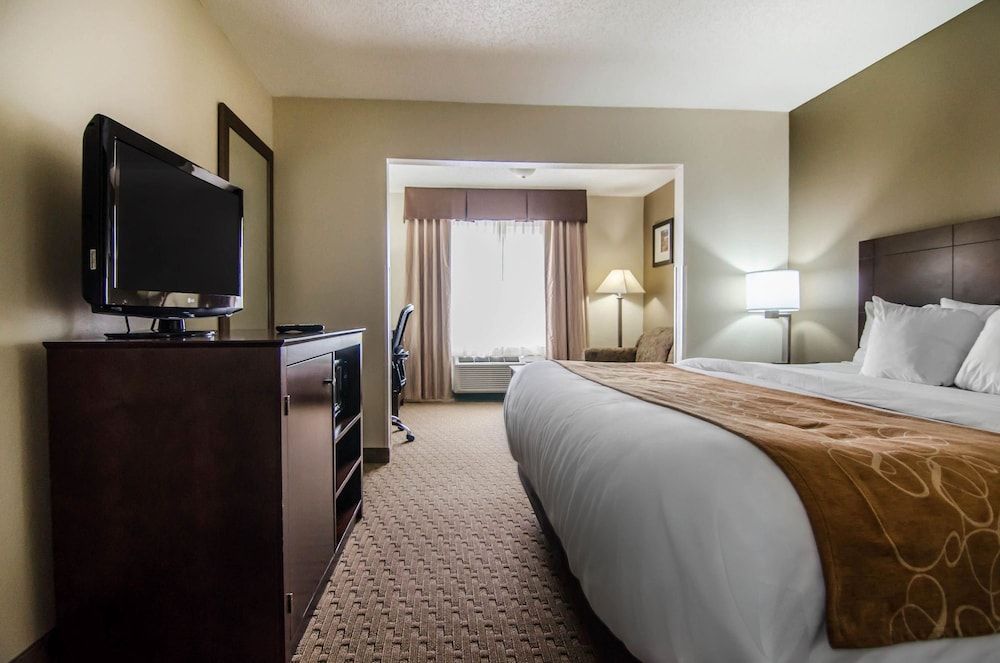 Quality Suites St. Joseph 1