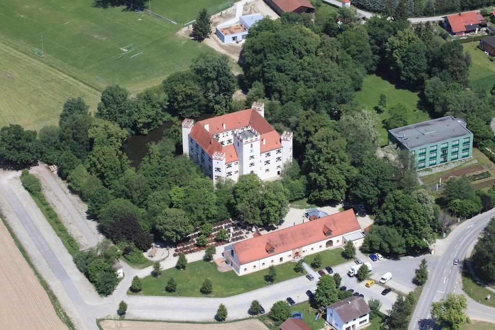 Schlossparkhotel Mariakirchen 1