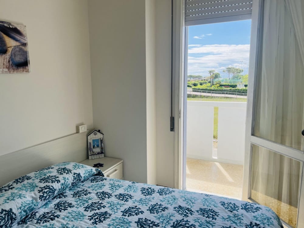 Cozy apartment facing the sea 2