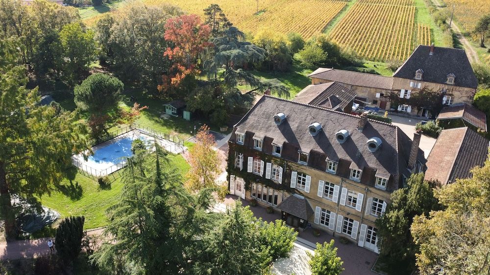 Logis Hôtel & Bien Être Château de La Barge 1