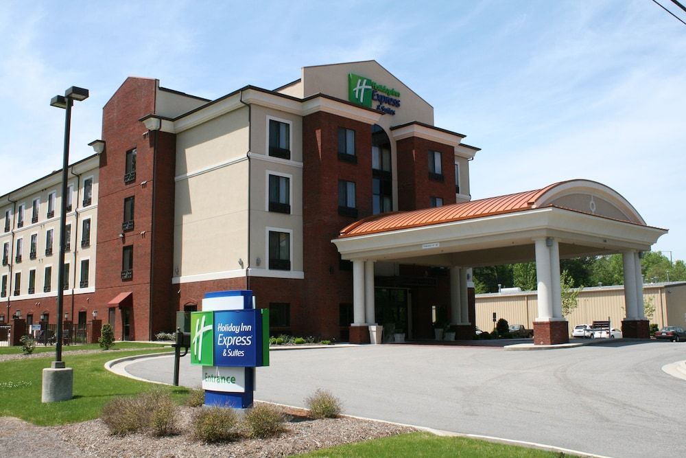Holiday Inn Express & Suites ROCKINGHAM by IHG 1