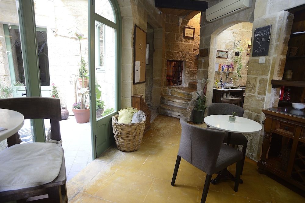 The Burrow Guest House 2