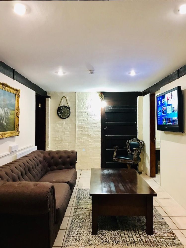 Oldlands Farmhouse Gatwick 2