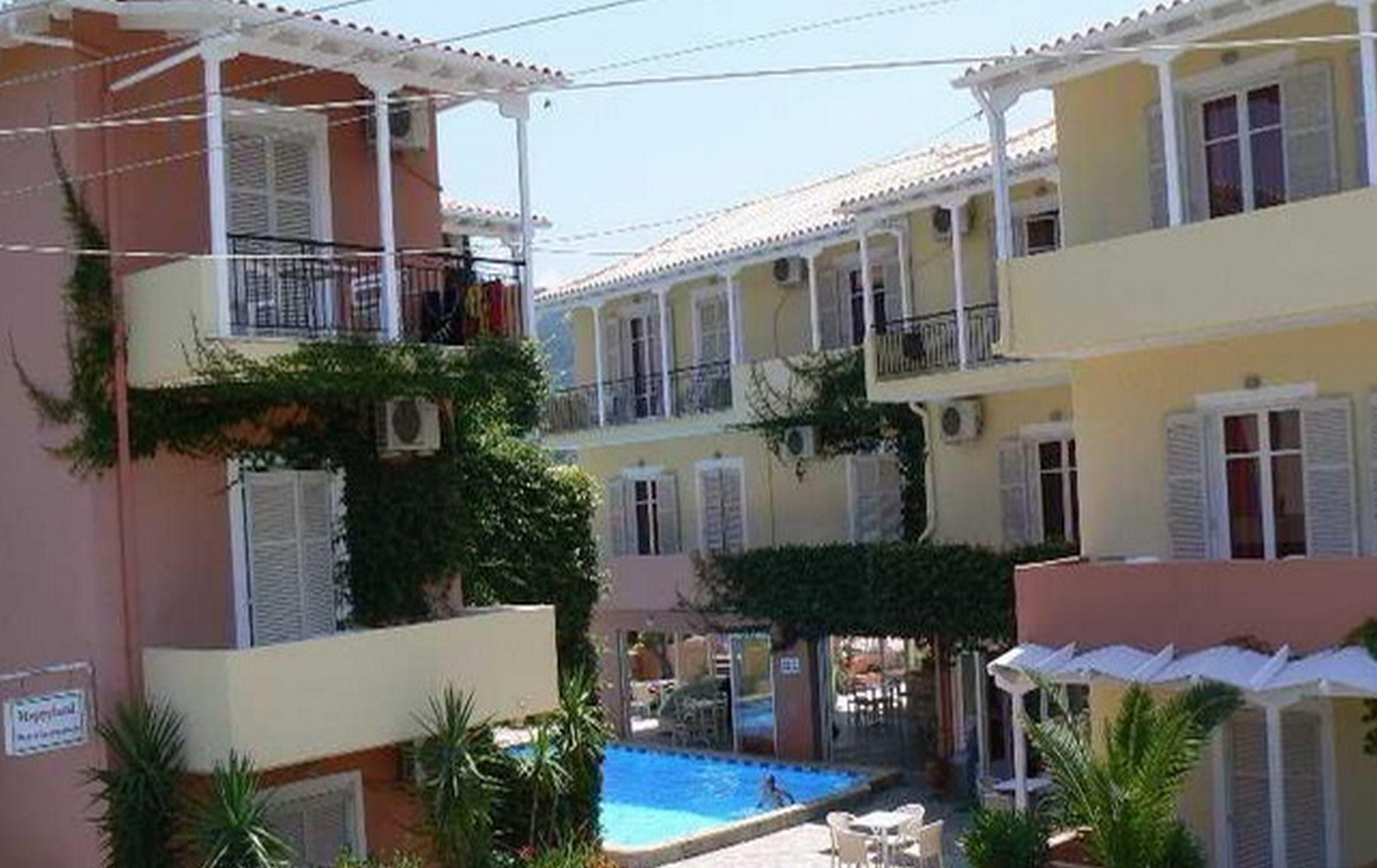 Happyland Hotel Apartments 1