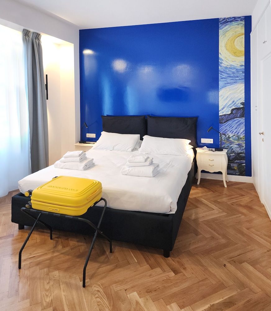 Prisma Rooms 1