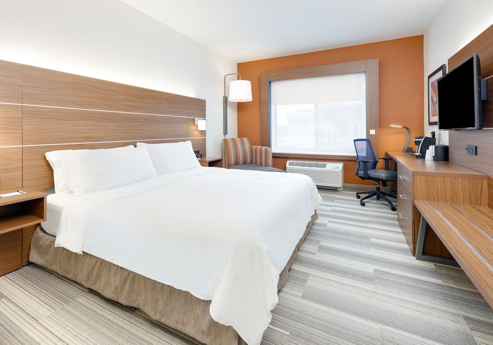 Holiday Inn Express & Suites MITCHELL by IHG 2