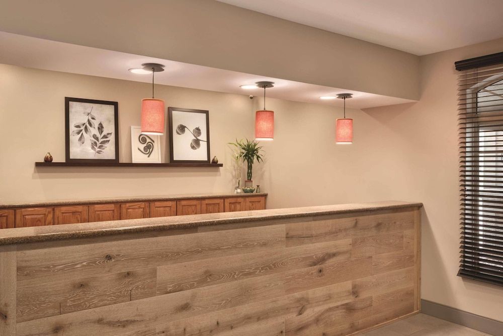 Country Inn & Suites by Radisson, Valparaiso, IN 2